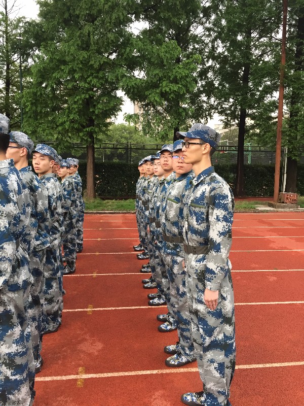 3 精神又整齐的向右看齐.jpg