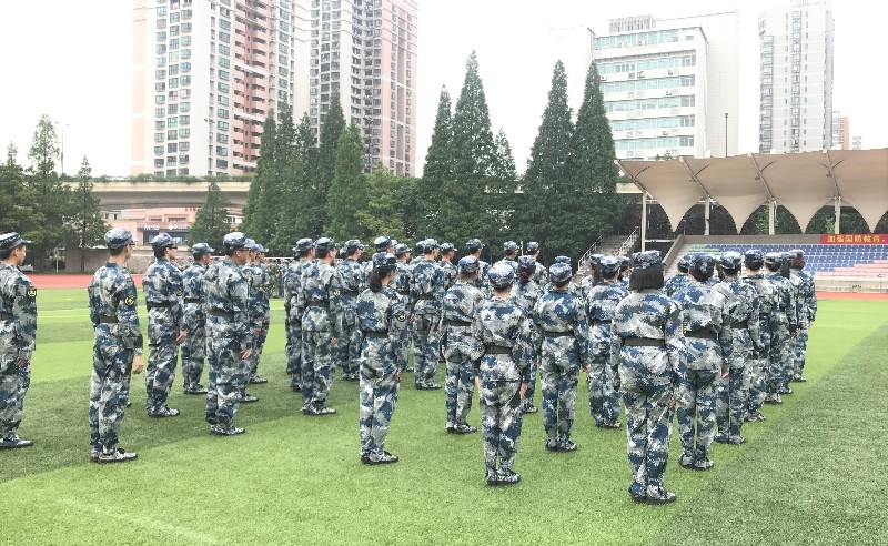 3.二十五分钟军姿进行时.jpg